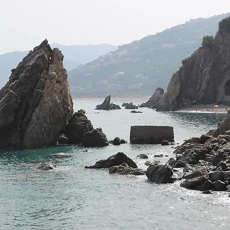Casa Rosa Sul Mare Capo dʼOrlando