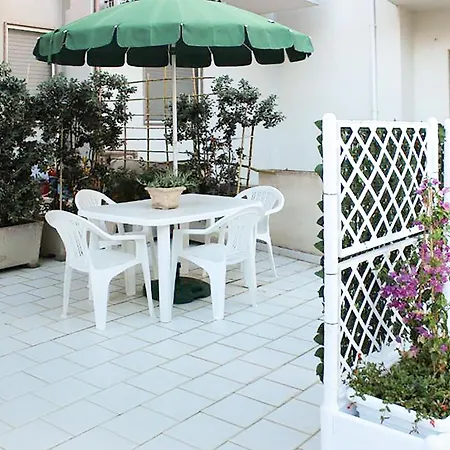 Casa Rosa Sul Mare Apartment *